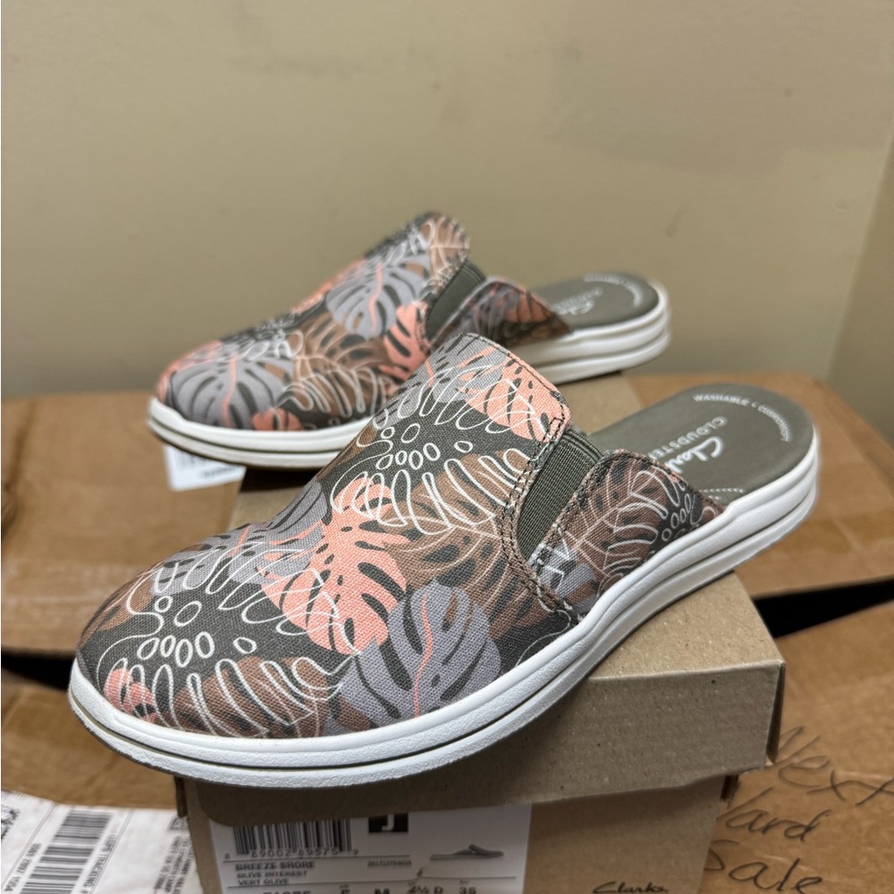 Clarks Women's Slides- Pink and Brown Leaf Pattern
